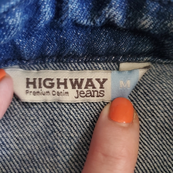 Highway Jeans Denim Women's cropped jean jacket w/ slight distressing. Sz Medium - Picture 4 of 10